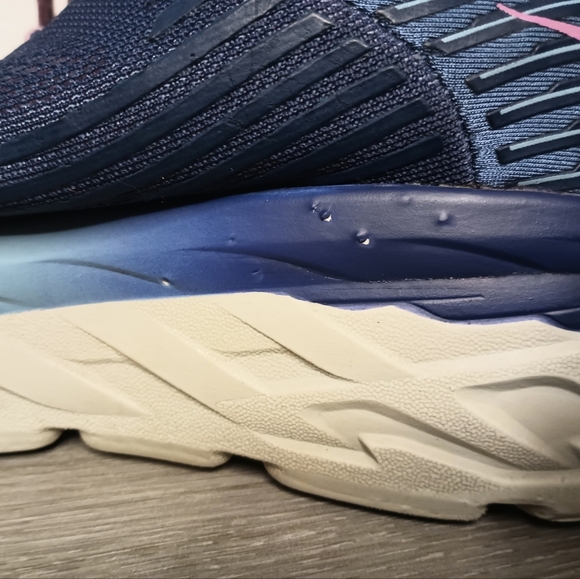 Hoka One One Bondi 6 Athletic Running Shoes Womens 8 Purple Blue Pink Ombre - Picture 12 of 14